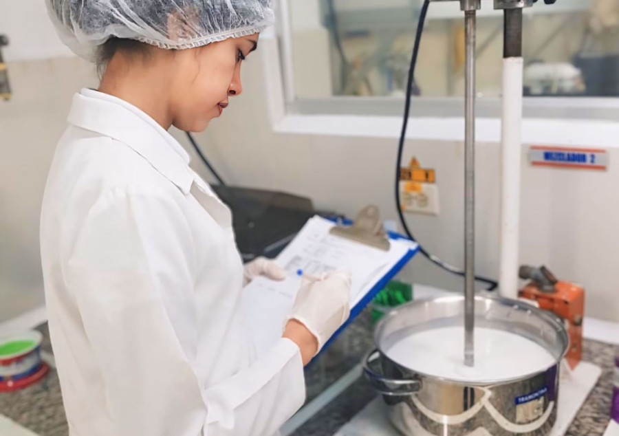 The Chemical Engineering Genius Behind Ecuadors Safest Food Factories: Meet the Woman Transforming Industrial Hygiene
